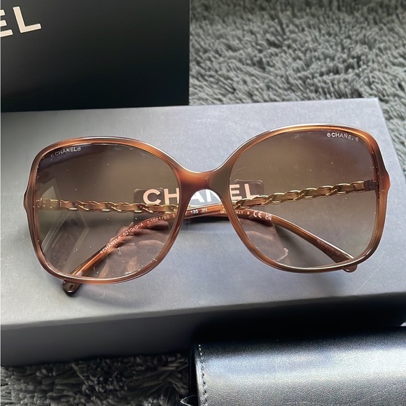 SOLD —Chanel 100% authentic Square Sunglass was Like new - Picture 4 of 12
